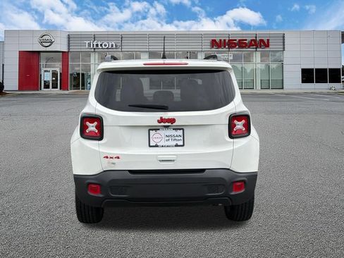 Used 2023 Jeep Renegade Latitude w/ Sun/Sound Group AWD/4WD image 6
