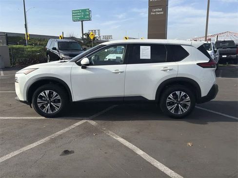 Used 2023 Nissan Rogue SV image 7