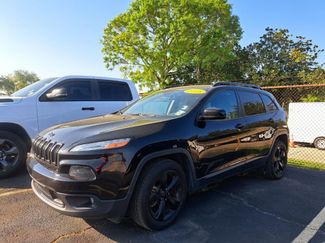 Used 2018 Jeep Cherokee Latitude w/ Altitude Package video 1