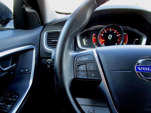 Used 2015 Volvo V60 T5 Cross Country w/ Convenience Package image 21