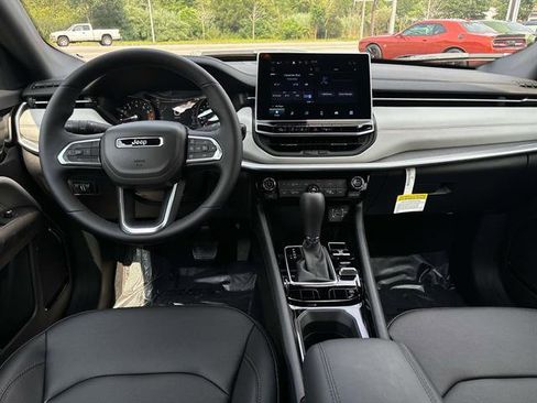 New 2024 Jeep Compass Limited image 6