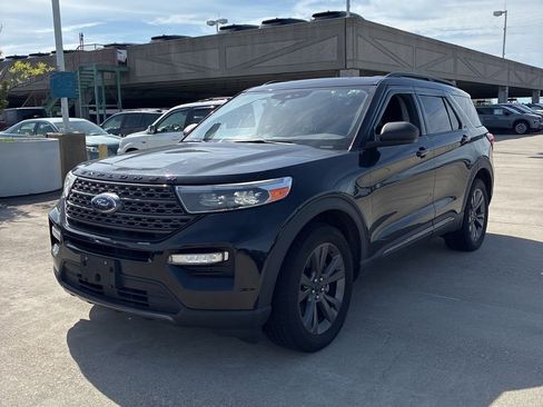 Used 2021 Ford Explorer XLT w/ Equipment Group 202A AWD/4WD image 2