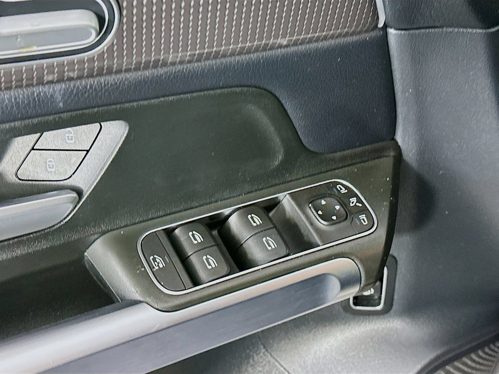 Used 2021 Mercedes-Benz GLB 250 w/ Premium Package image 24