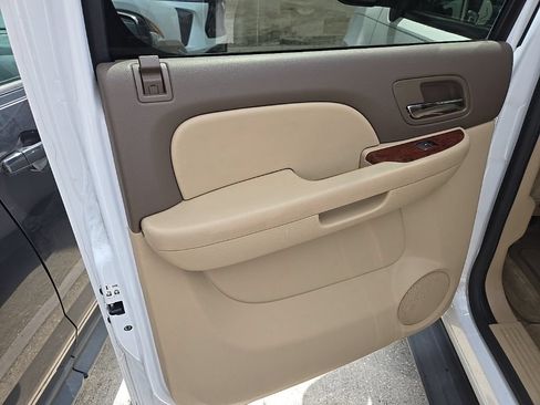 Used 2014 GMC Yukon XL SLT RWD image 9