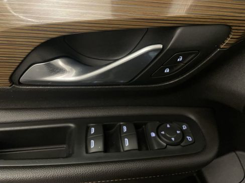 Used 2020 GMC Terrain SLE w/ Driver Convenience Package image 17