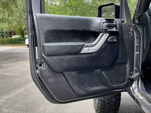 Used 2016 Jeep Wrangler Unlimited Rubicon AWD/4WD image 17