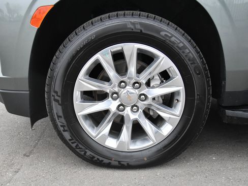 Used 2023 Chevrolet Suburban Premier image 12