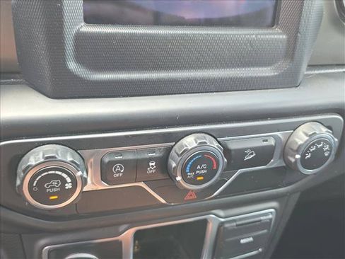 Used 2018 Jeep Wrangler Unlimited Sport AWD/4WD image 15