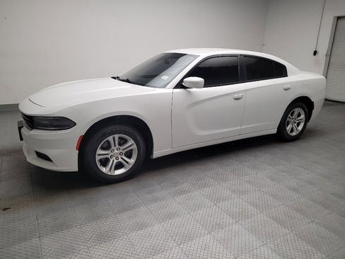 Used 2018 Dodge Charger SXT RWD image 2