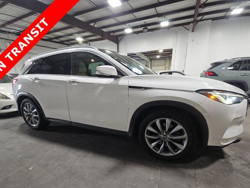 Used 2019 INFINITI QX50 Luxe w/ Navigation Package FWD image 3