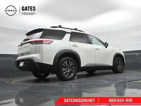 Used 2024 Nissan Pathfinder SV AWD/4WD image 34