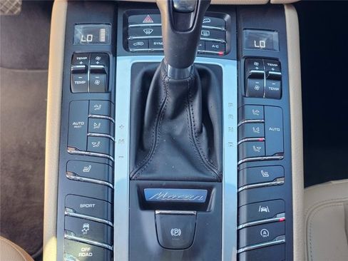 Used 2021 Porsche Macan AWD/4WD image 60