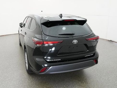 New 2026 Toyota Highlander Limited image 16