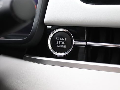 Used 2025 Mitsubishi Outlander AWD image 43