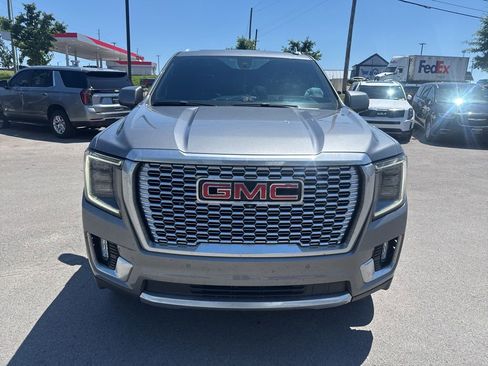 Used 2021 GMC Yukon Denali w/ Denali Premium Package AWD/4WD image 3