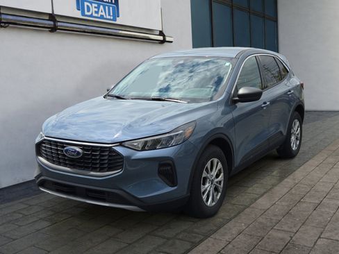 Used 2023 Ford Escape Active AWD/4WD image 3