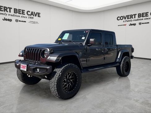 Used 2021 Jeep Gladiator Overland image 3