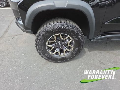 Used 2024 Chevrolet Colorado ZR2 w/ ZR2 Convenience Package III AWD/4WD image 19