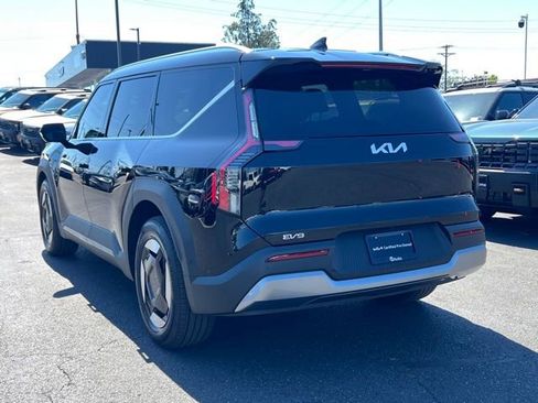 Certified 2026 Kia EV9 Wind AWD/4WD image 9
