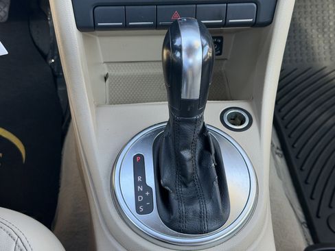 Used 2013 Volkswagen Beetle 2.5 image 20