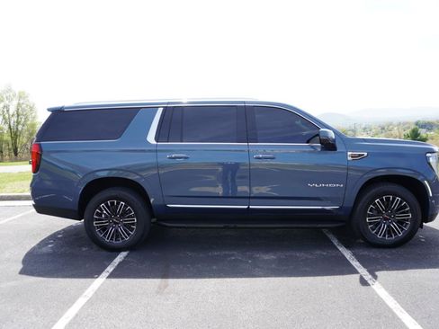 Used 2026 GMC Yukon XL Elevation w/ Elevation Premium Package image 17