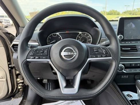 Used 2023 Nissan Altima 2.5 SV image 15