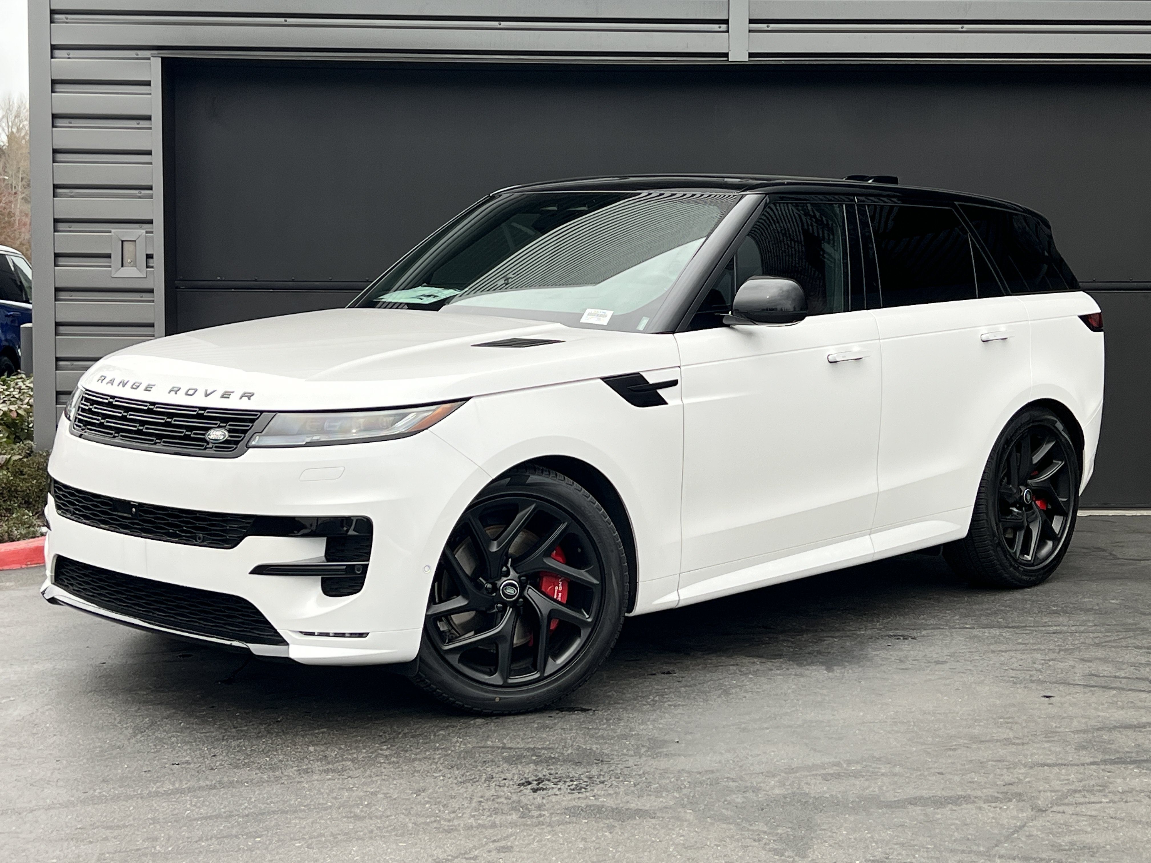 New 2025 Land Rover Range Rover Sport Dynamic SE AWD/4WD image 1