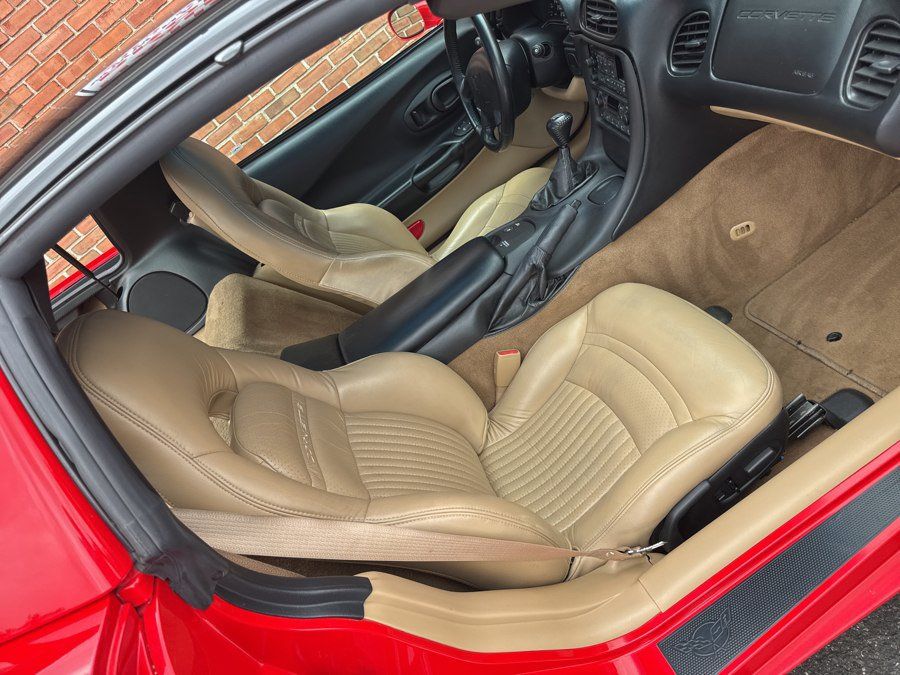 Used 2000 Chevrolet Corvette Coupe w/ Performance Handling Pkg RWD image 33