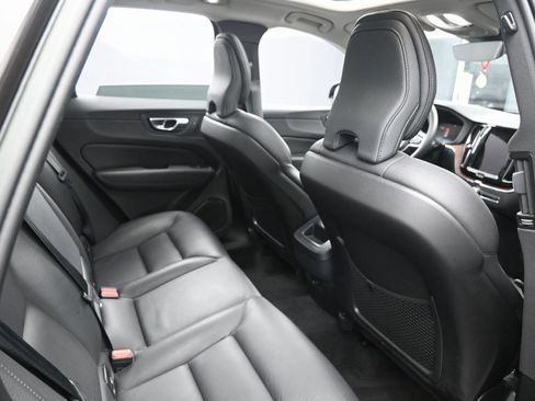 Used 2023 Volvo XC60 B5 Plus image 34
