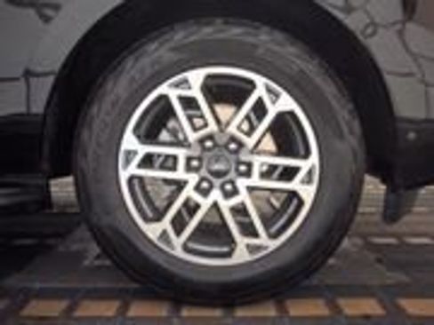 Used 2025 Ford Expedition Active AWD/4WD image 14