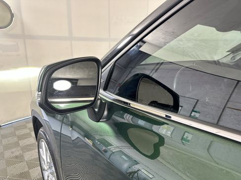 Used 2024 Toyota Highlander Limited FWD image 10