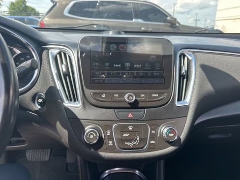 Used 2018 Chevrolet Malibu LT FWD image 9