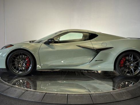 Used 2024 Chevrolet Corvette Z06 w/ Stealth Interior Trim Package RWD image 24