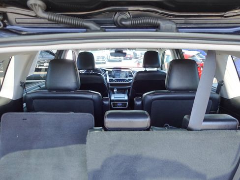 Used 2018 Toyota Highlander XLE AWD/4WD image 32