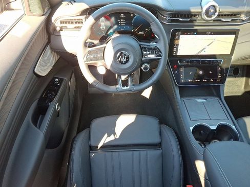 New 2025 Maserati Grecale GT image 7