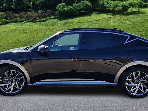 Used 2024 Genesis GV60 Advanced image 5