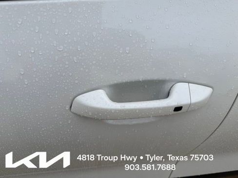Certified 2024 Kia Seltos EX FWD image 6
