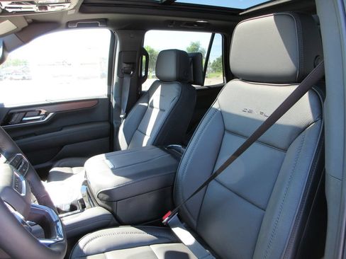 New 2026 GMC Yukon Denali w/ Denali Reserve Package AWD/4WD image 11