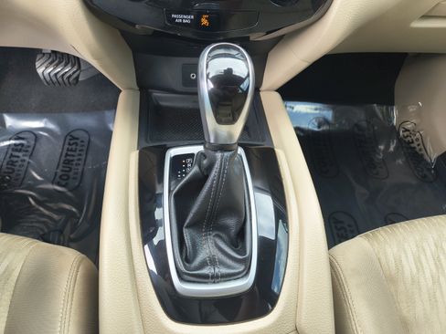 Certified 2019 Nissan Rogue SV FWD image 29