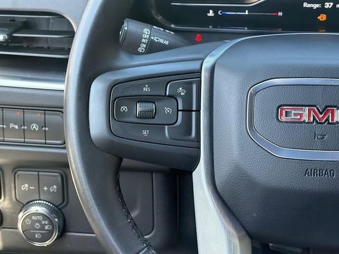 Used 2024 GMC Yukon SLT AWD/4WD image 8