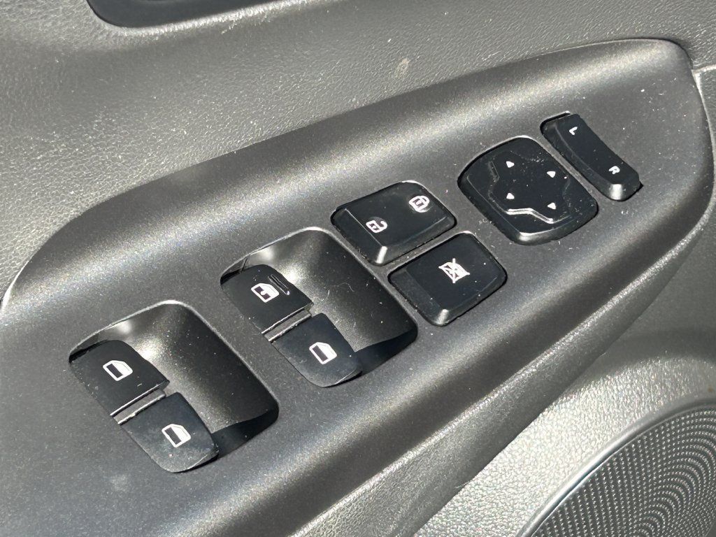 Used 2020 Hyundai Kona SE FWD image 24