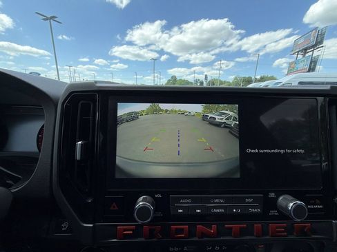 Used 2025 Nissan Frontier PRO-4X AWD/4WD image 25