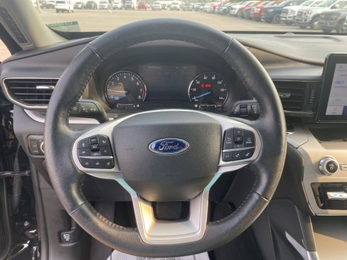 Used 2022 Ford Explorer XLT w/ Equipment Group 202A image 12