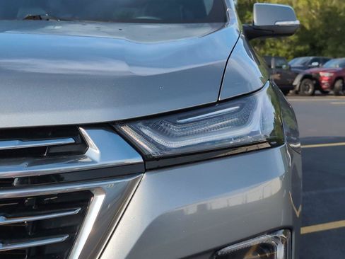 Used 2023 Chevrolet Traverse Premier FWD image 11