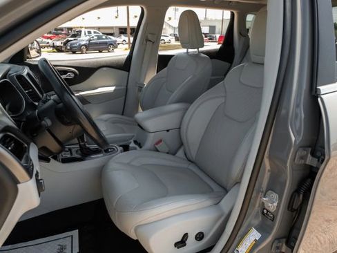 Used 2021 Jeep Cherokee Latitude Lux w/ Sun & Sound Group image 30