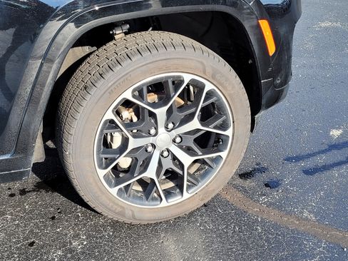 Used 2023 Jeep Grand Cherokee Summit image 10