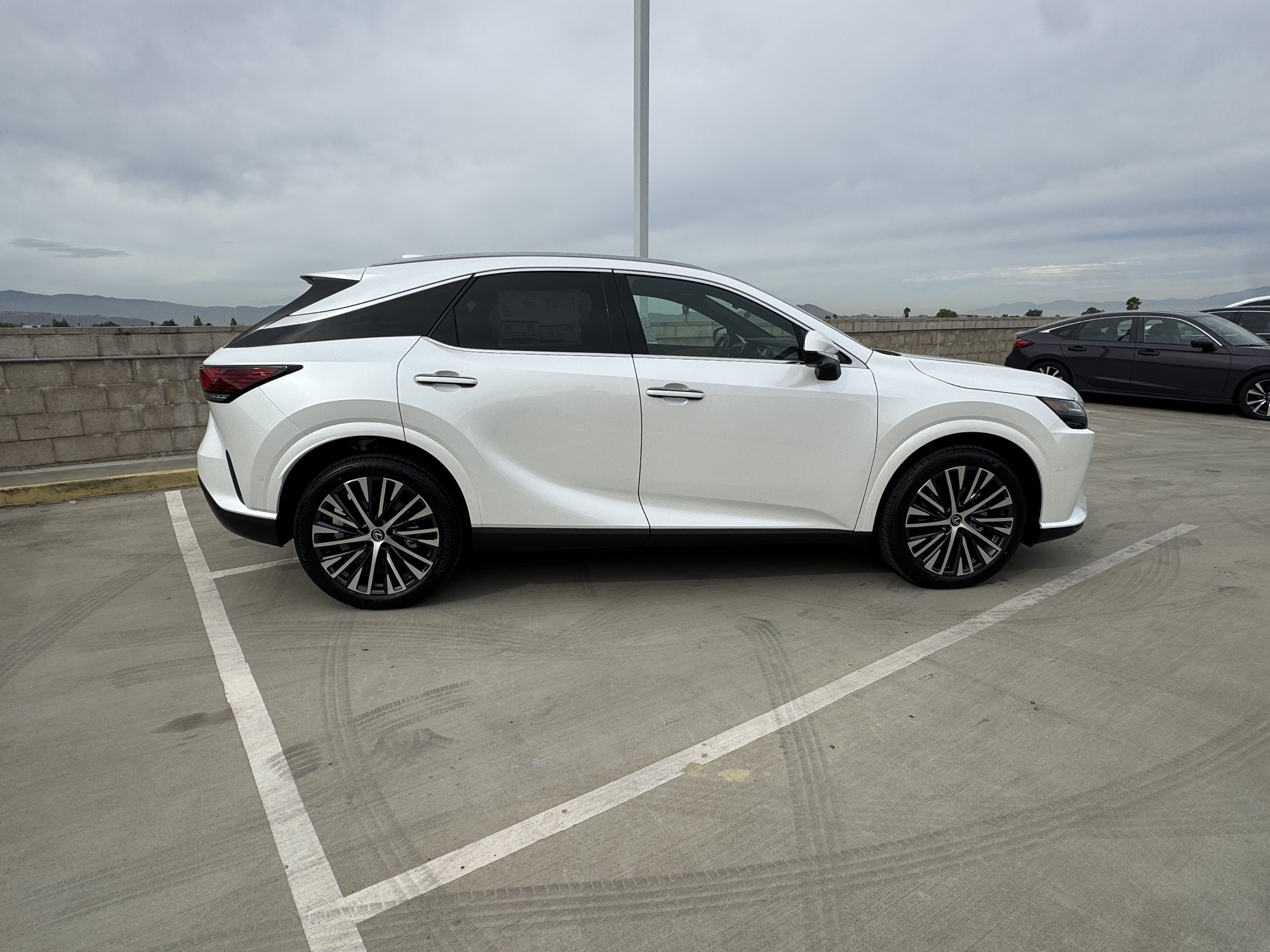 New 2026 Lexus RX 350h AWD/4WD image 12