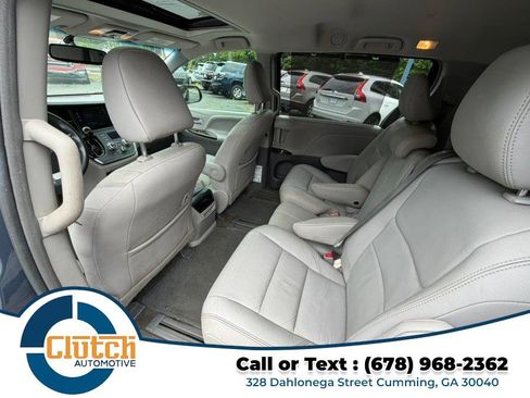 Used 2017 Toyota Sienna XLE w/ XLE Navigation Package FWD image 17