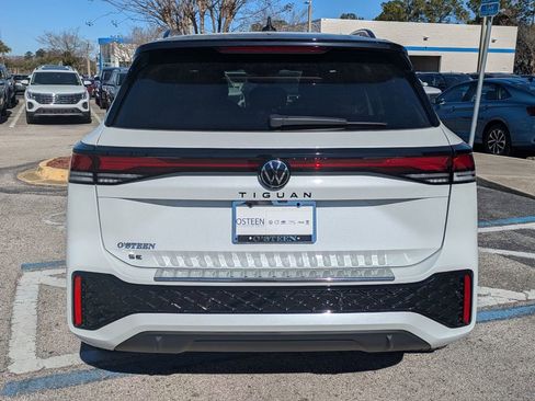 New 2026 Volkswagen Tiguan SE R-Line FWD image 5