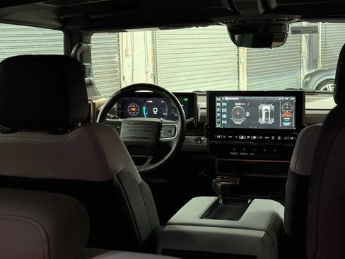 Used 2025 GMC Hummer EV 2X image 31